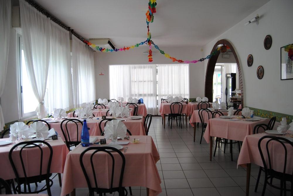 Hotel Trevi Cesenatico Εξωτερικό φωτογραφία