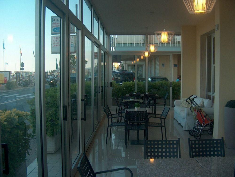 Hotel Trevi Cesenatico Εξωτερικό φωτογραφία